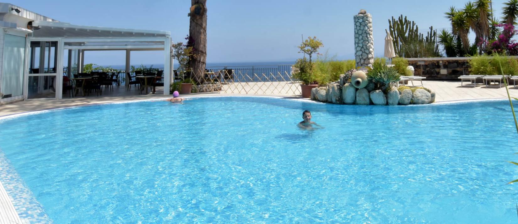albergolapprodo en hotel-ischia-pool-solarium-and-wellness-center 007